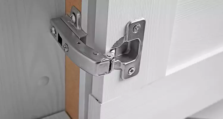 Shower Door Hinge Replacement in Venice, FL