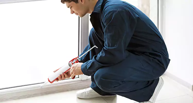 Window Glass Caulk Repair in Venice, FL